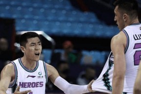 包含山东高速CBA击败新疆广汇高诗岩关键抢断的词条