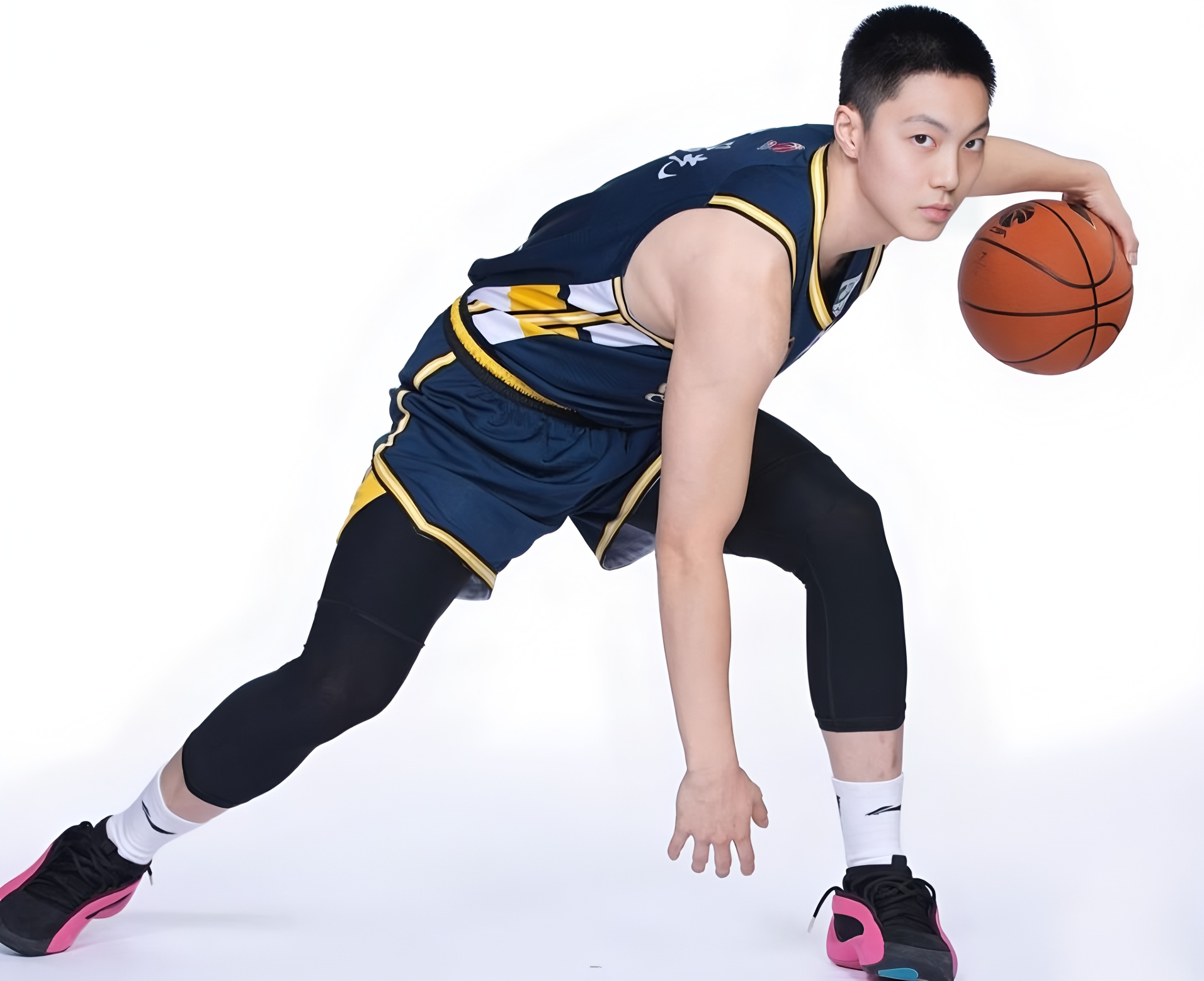 包含广东宏远CBA战胜福建男篮胡明轩关键得分的词条